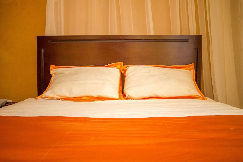 undefined Lowela Hotel 5