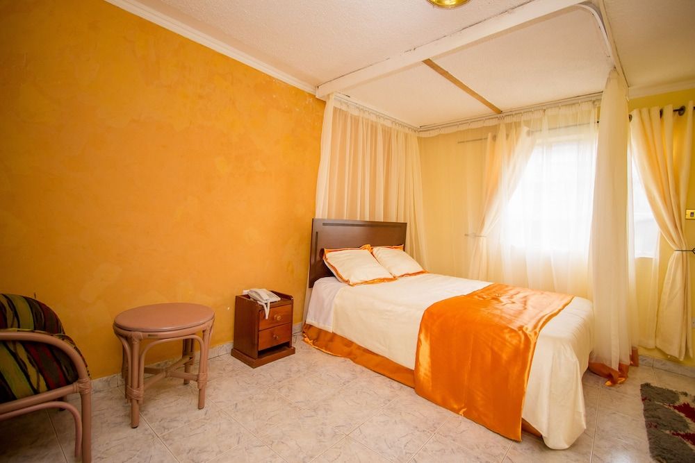 undefined Lowela Hotel 9
