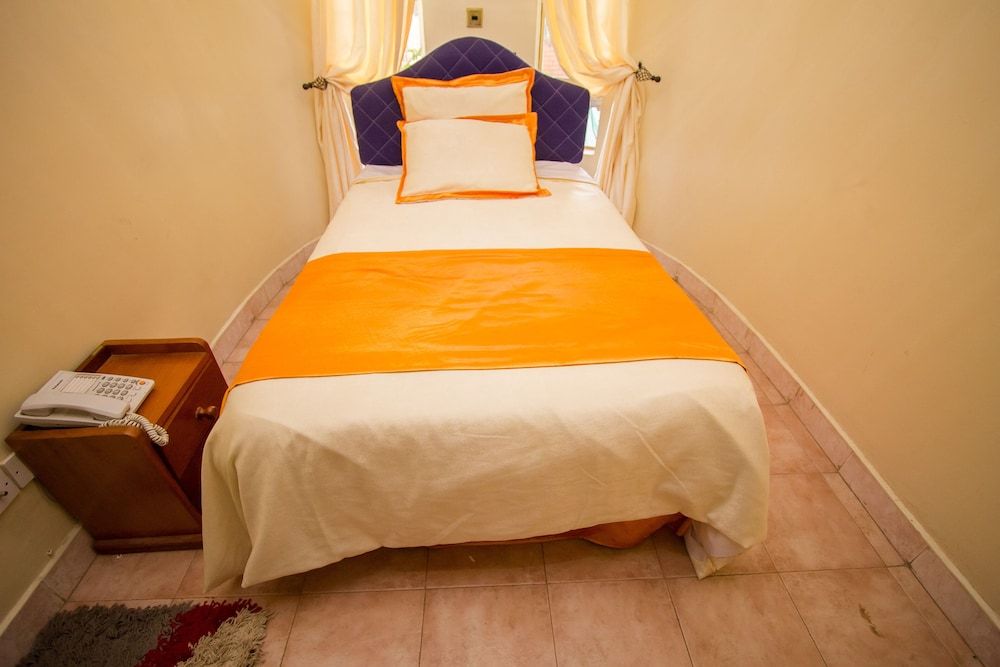 Lowela Hotel Single Room 4