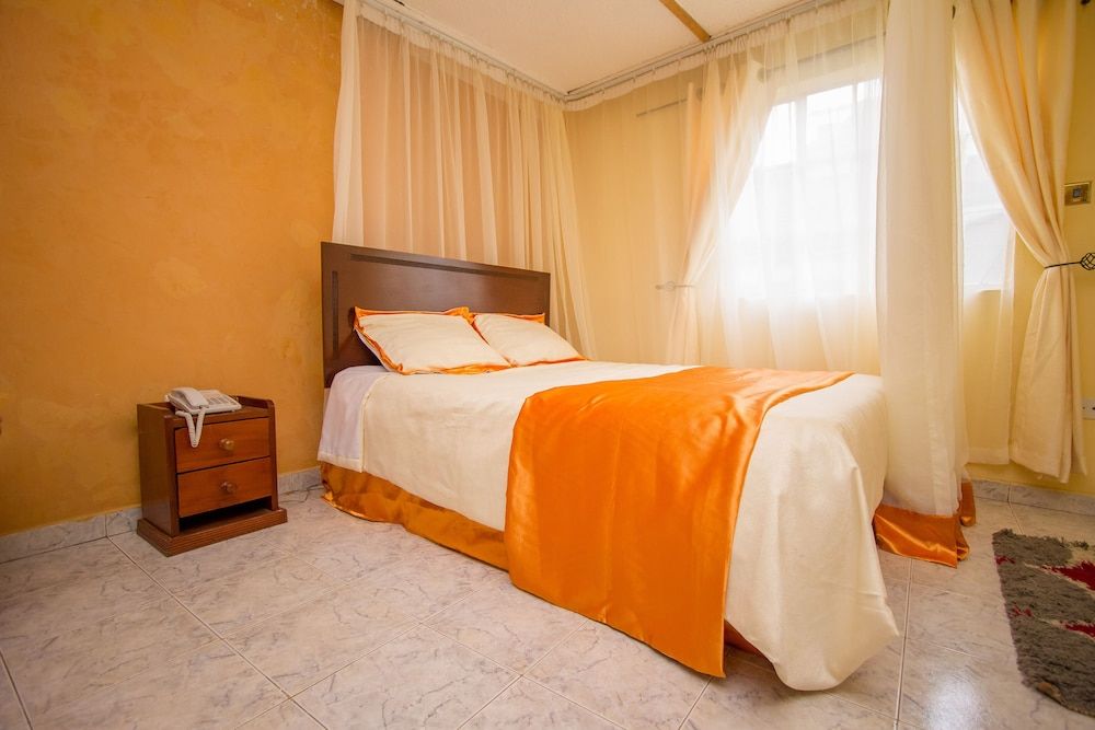 undefined Lowela Hotel 4