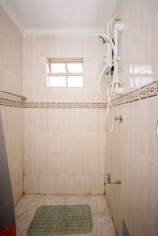 Lowela Hotel Single Room 7