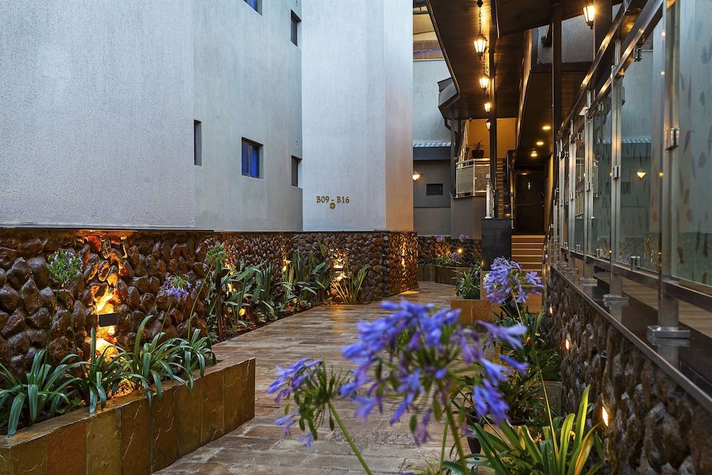 undefined Saggys Suites Hotel & Spa 4