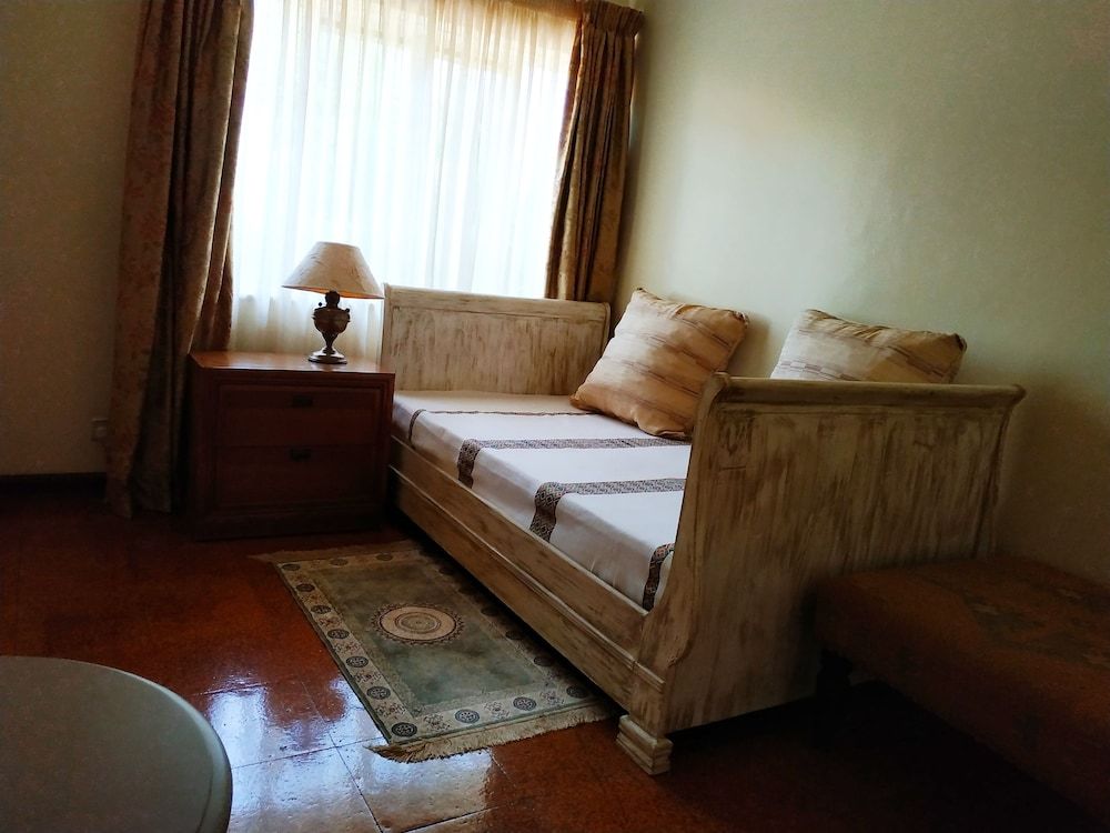 Zereniti House Junior Suite, 1 Queen Bed, Balcony, Garden View 4