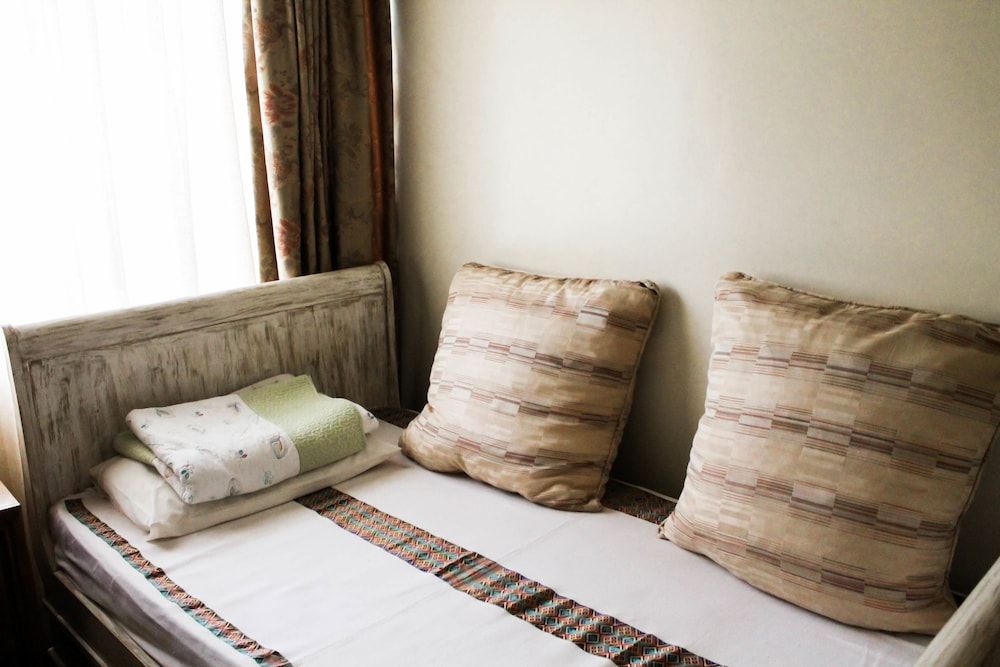 Zereniti House Junior Suite, 1 Queen Bed, Balcony, Garden View 2