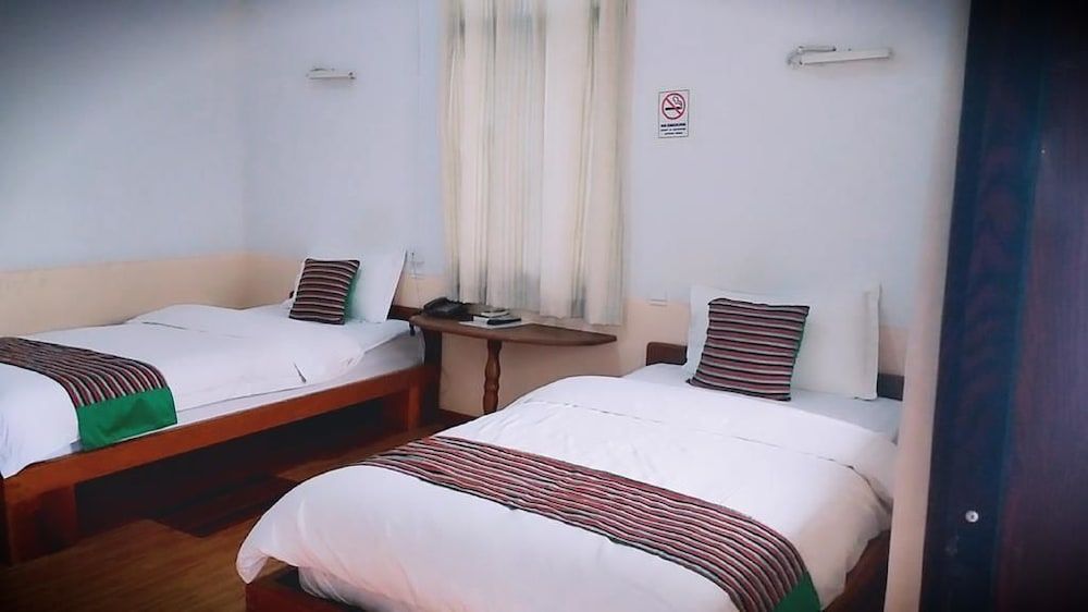 Wun Tawp Garden Hotel Deluxe Twin Room 4