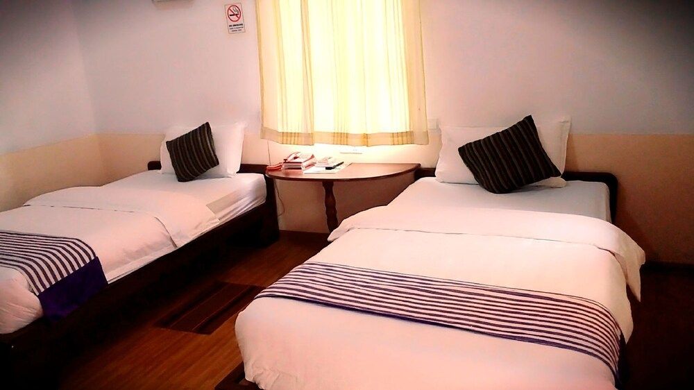 Wun Tawp Garden Hotel Deluxe Twin Room 2
