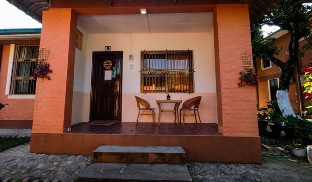 Wun Tawp Garden Hotel Deluxe Triple Room, Garden View 4