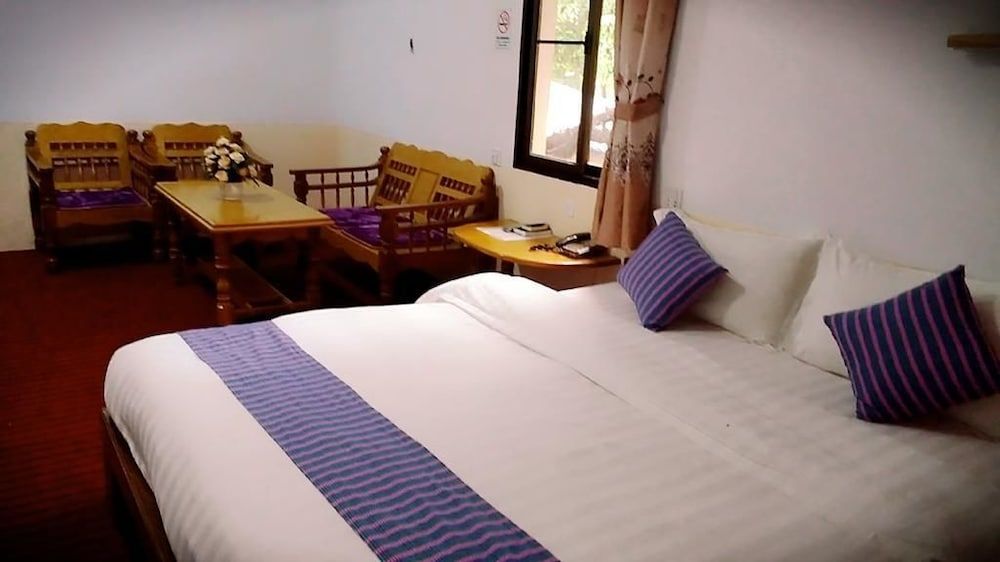 Wun Tawp Garden Hotel Deluxe Double Room, Garden View 4