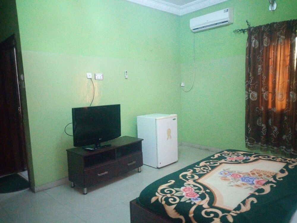 Sylvia's Place Room (King) 2