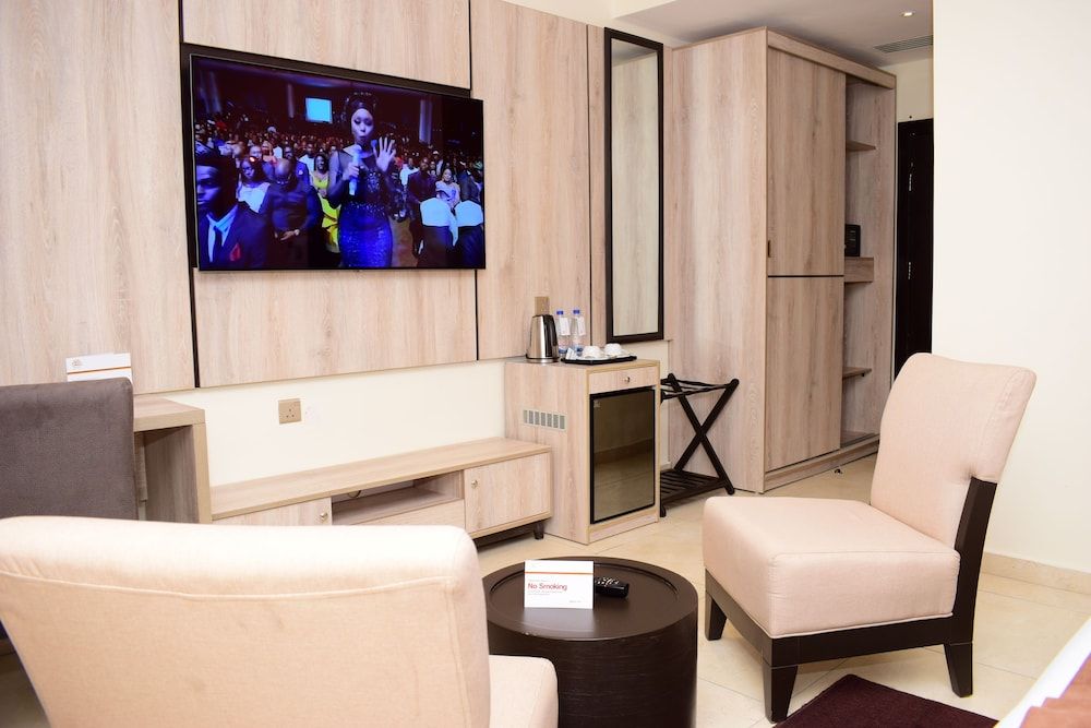 Monty Suites & Golf Executive Suite, Multiple Beds, Non Smoking 4