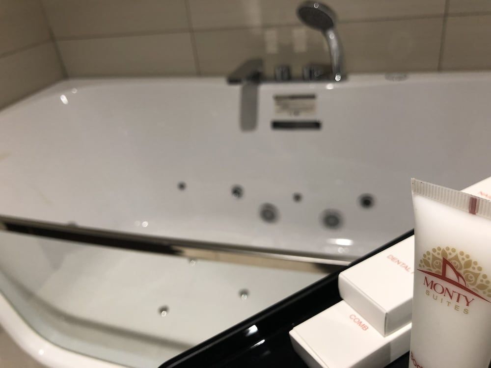 Monty Suites & Golf Executive Suite, Multiple Beds, Non Smoking 7