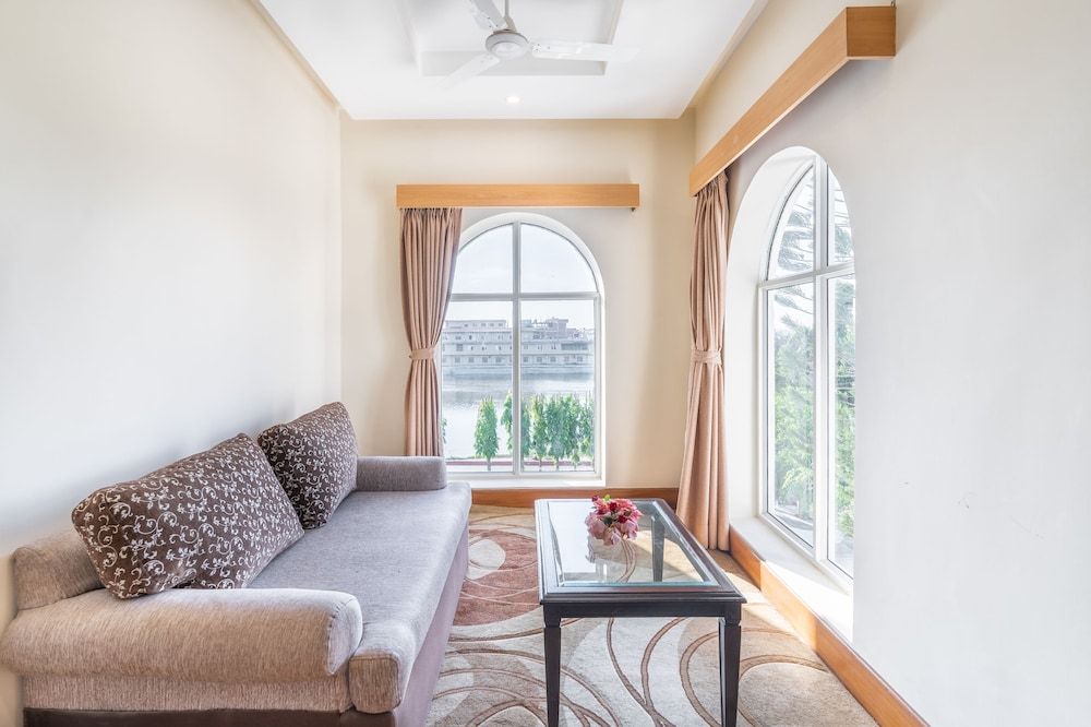 Mithila Yatri Niwas Luxury Room 2