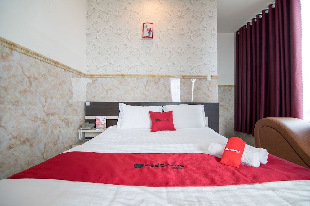 undefined Reddoorz Plus Near Mien Tay Bus Station 2 3