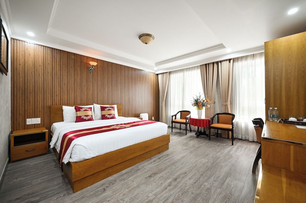 undefined The River Park Hotel 5