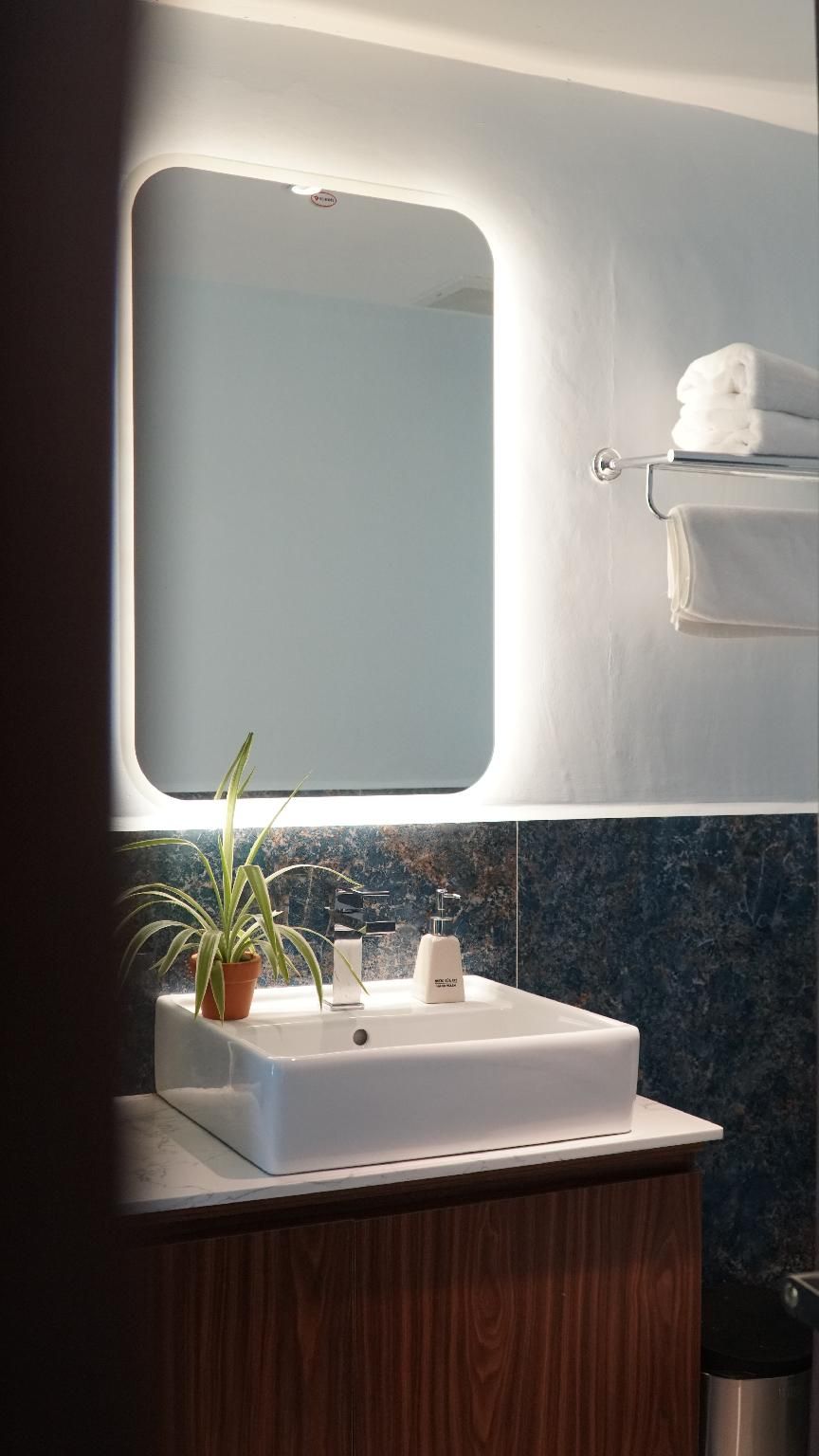 Deluxe Studio - King