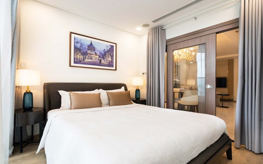 undefined Boutique Unique Landmark 81 10