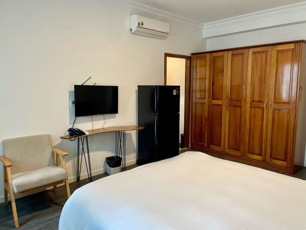 Standard Studio, 1 King Bed, Non Smoking, Balcony