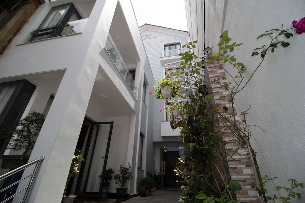 undefined Tata 2 Hotel