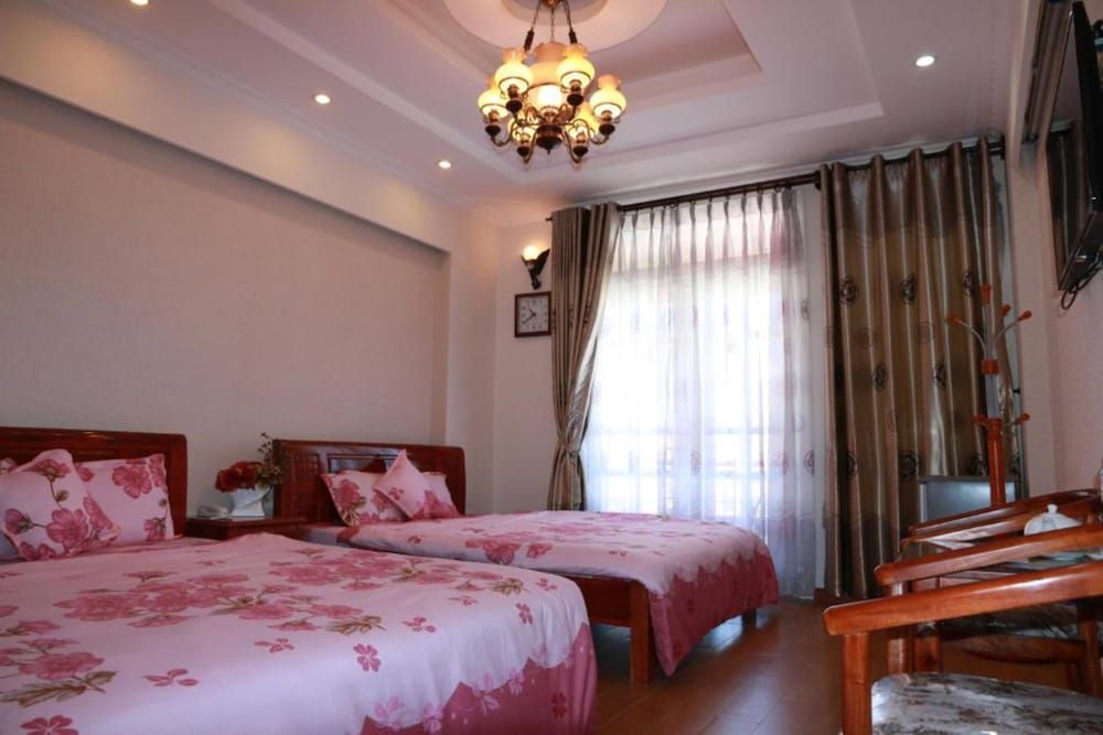 Dang Uyen Hotel Family Room, Lake View 2