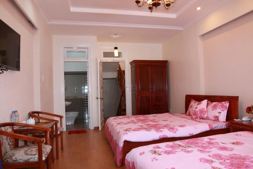 Dang Uyen Hotel Family Room, Lake View 3