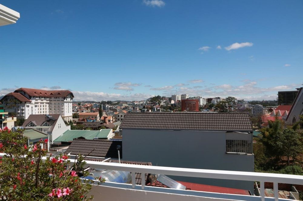 Dang Uyen Hotel Superior Double Room 5