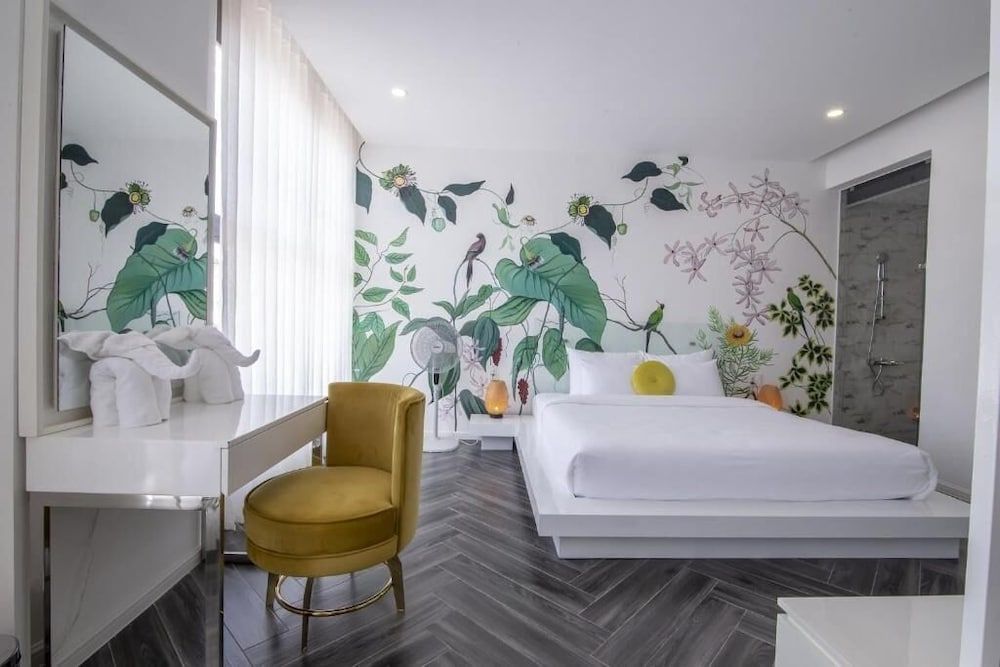 undefined Len's Hotel 10