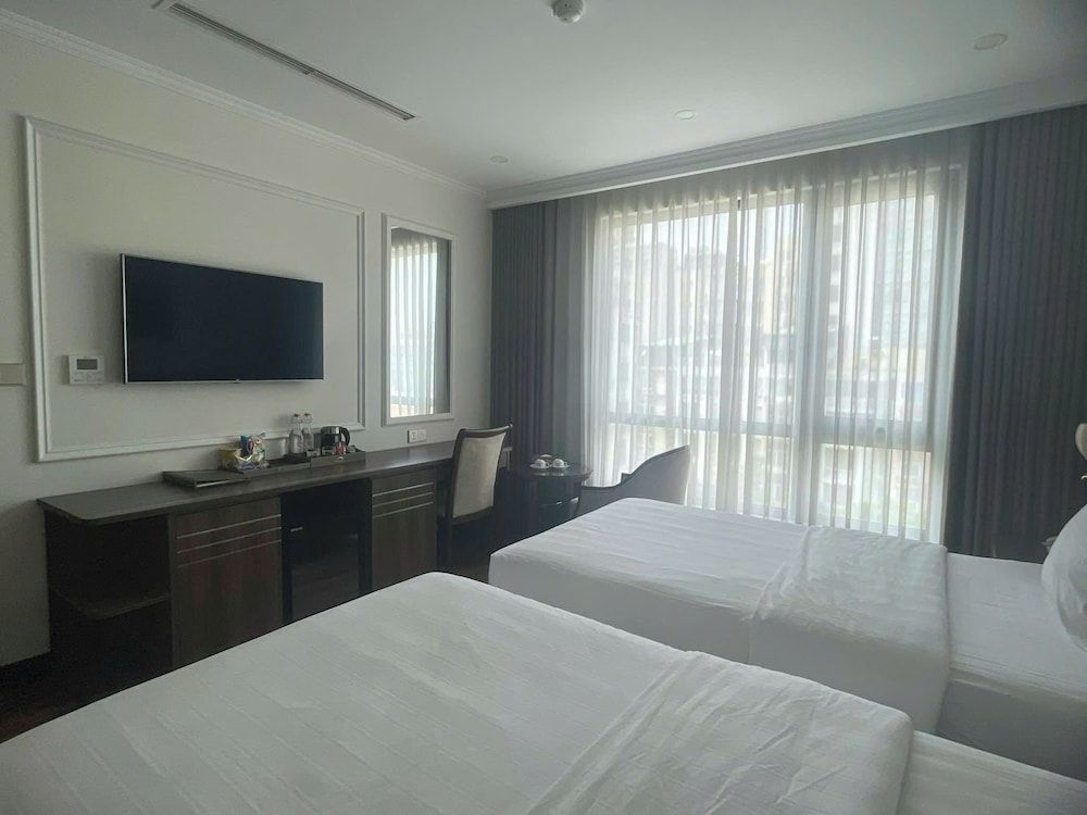 Hillary Hanoi Hotel Deluxe Twin Room 3