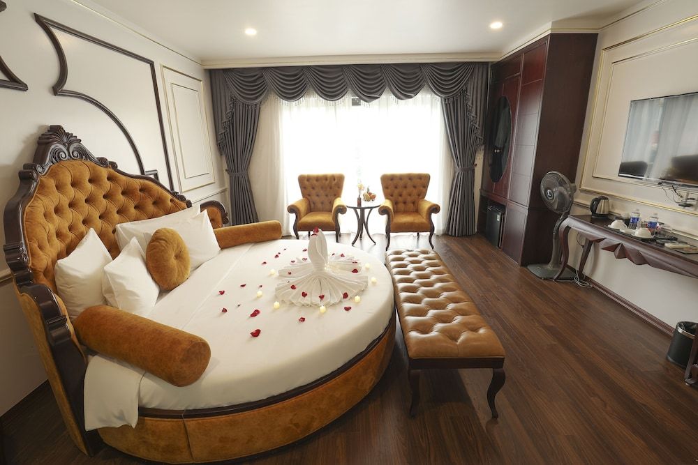 undefined Royal Văn Phú Hotel 4