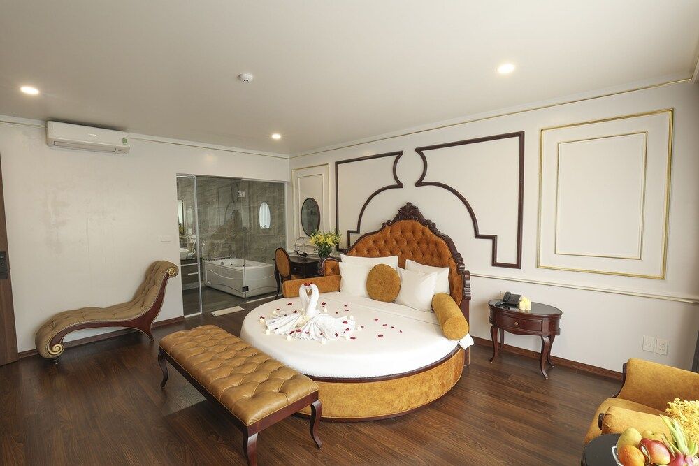 undefined Royal Văn Phú Hotel 6