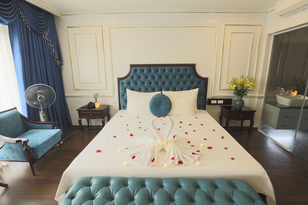 undefined Royal Văn Phú Hotel 10