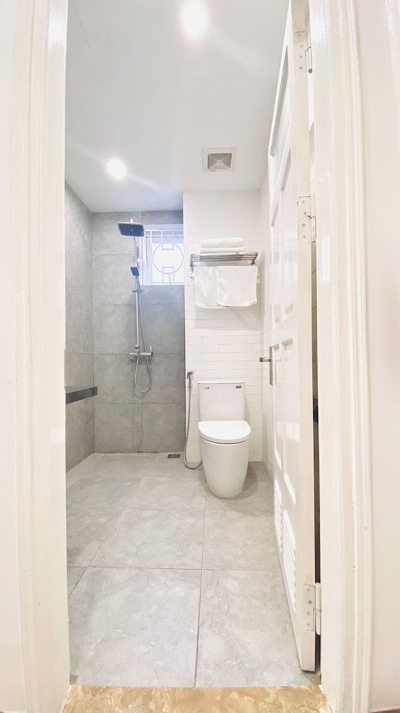 2 mins to Ho Guom LA MANDARINA HOTEL Deluxe Double Room, 1 King Bed, Non Smoking, City View 9