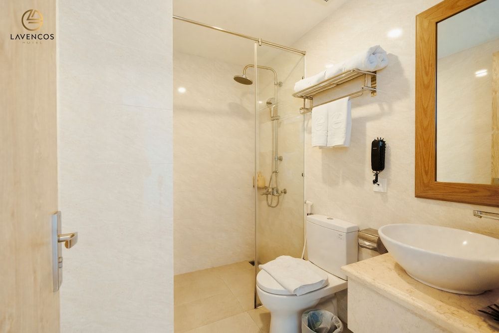 Lavencos Hotel Da Nang Deluxe Double Room, Sea View 5