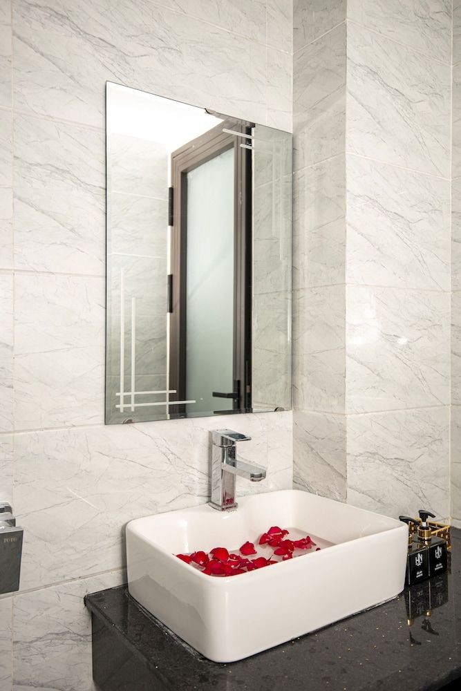 OYO 1180 Huy Ngoc Hotel Deluxe Twin Room 5