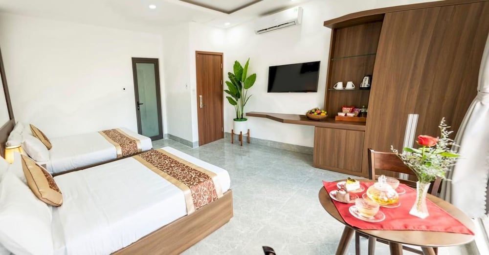 OYO 1180 Huy Ngoc Hotel Deluxe Triple Room