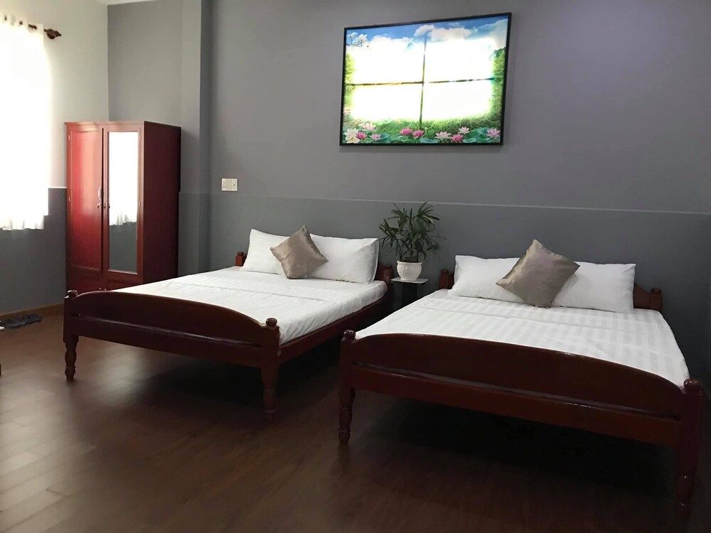 Nguyen Phuc Hotel Family Quadruple Room 5