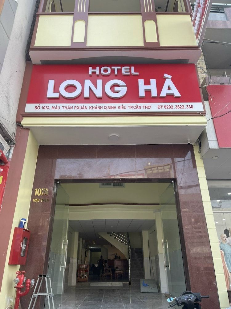undefined Long Hà Hotel