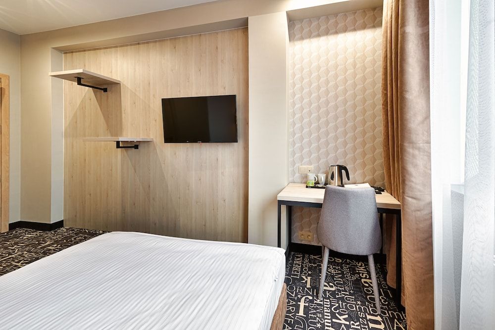 Citi Hotel's Łódź Classic Double Room 4