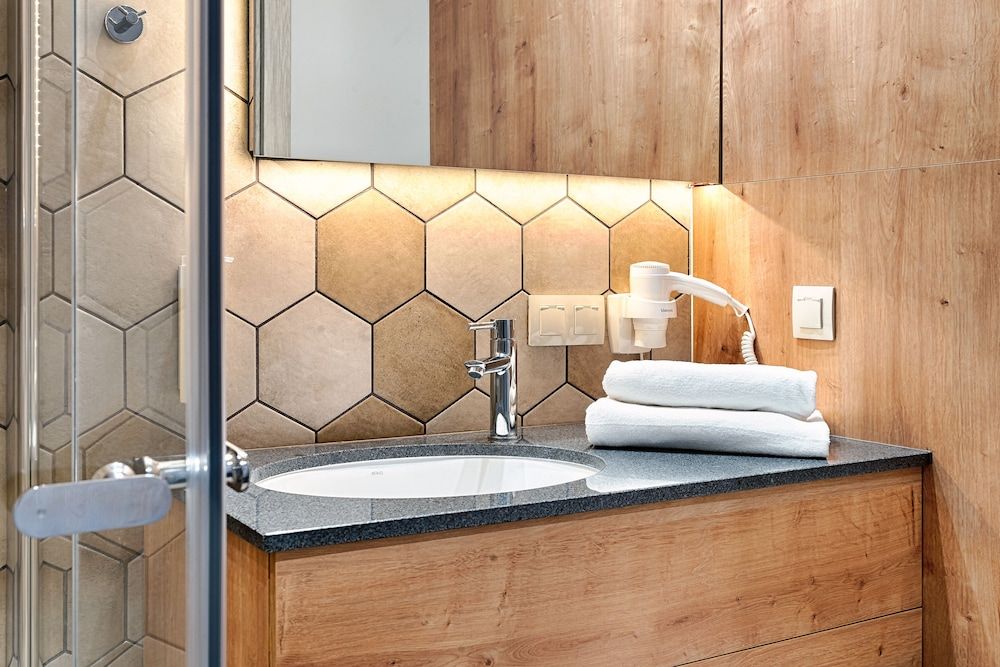 Citi Hotel's Łódź Classic Double Room 9