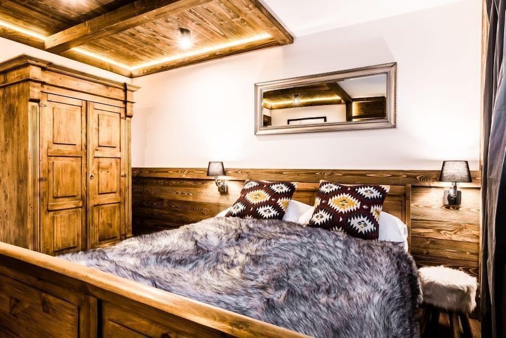 Basic Duplex, 3 Bedrooms, Sauna, Mountainside