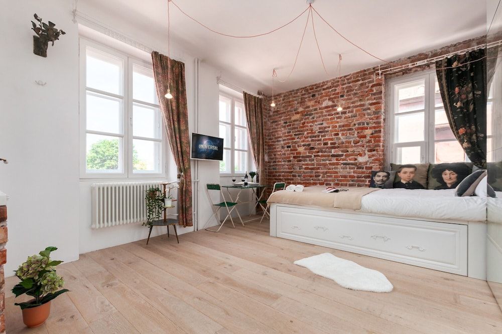 undefined Studio Warsaw Krzywe Kolo by Renters 9
