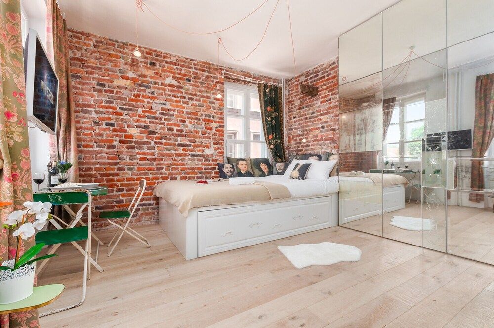 undefined Studio Warsaw Krzywe Kolo by Renters 8