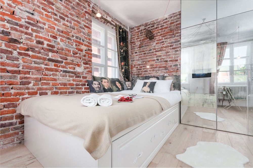 undefined Studio Warsaw Krzywe Kolo by Renters 3