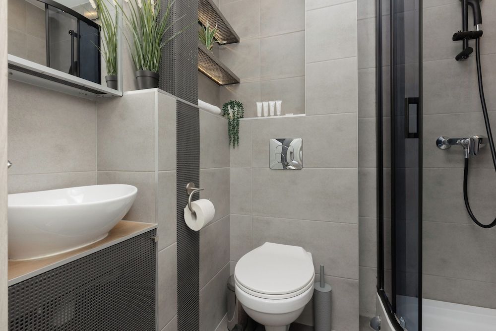 City Center Apartment by Renters Apartment, 1 Bedroom, Kitchen 6