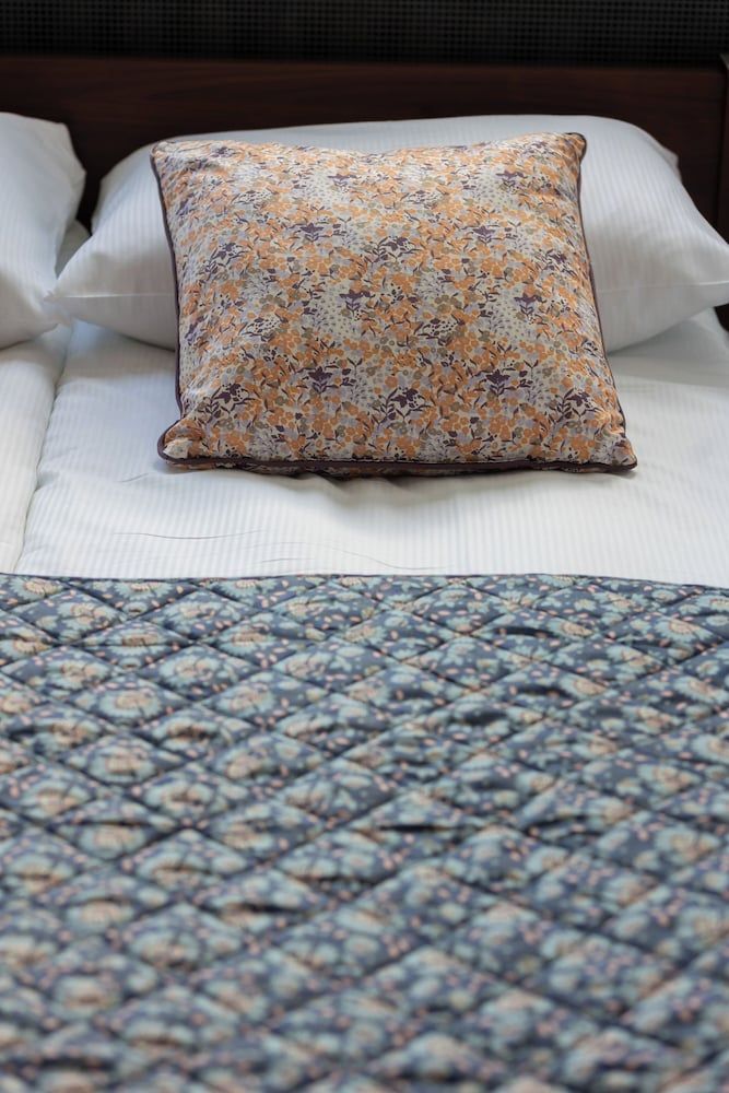 undefined City Center Apartment by Renters 9