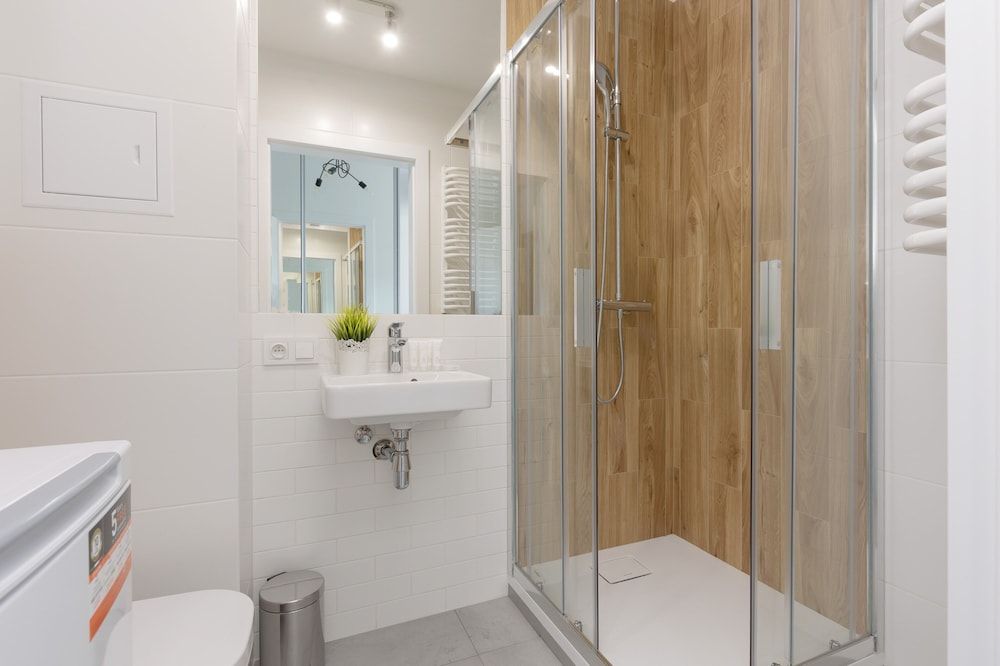 undefined Sunny Studio Ochota by Renters 8