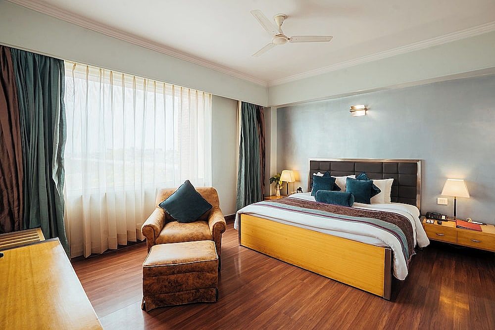 undefined The Piccadily 5