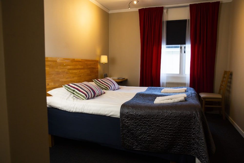 Veckefjärdens Hotell & Konferens Twin Room (With shared shower) 4