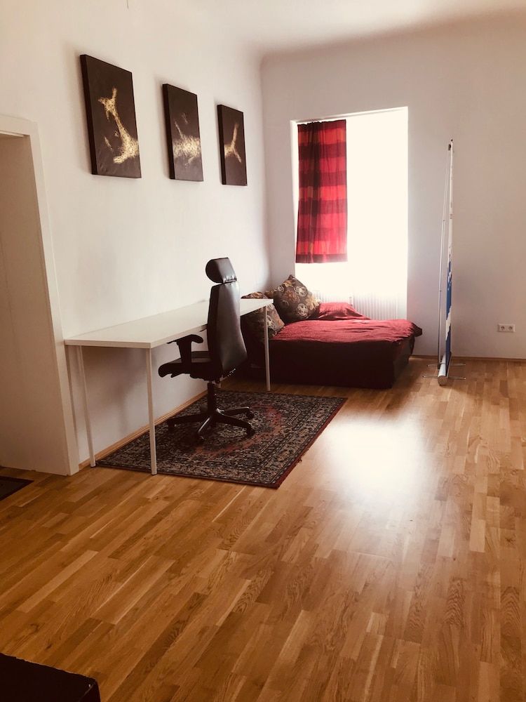 Lilians City Center Studio City Studio, City View 10