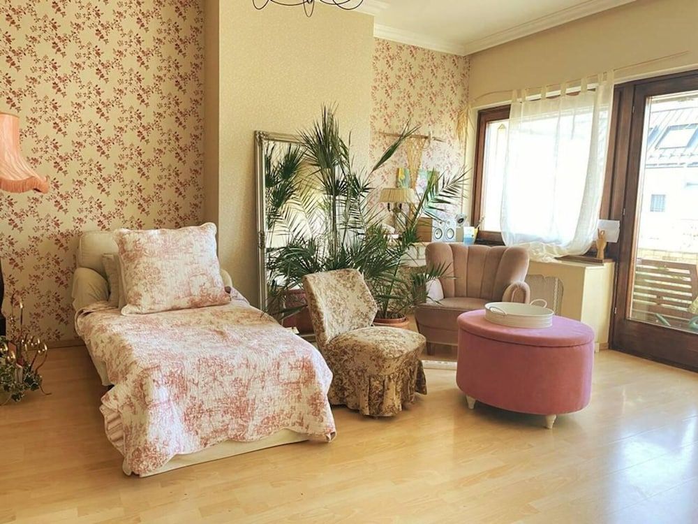 undefined Vienna Christmas Market Rooftop Dollhouse 4 Couple 5