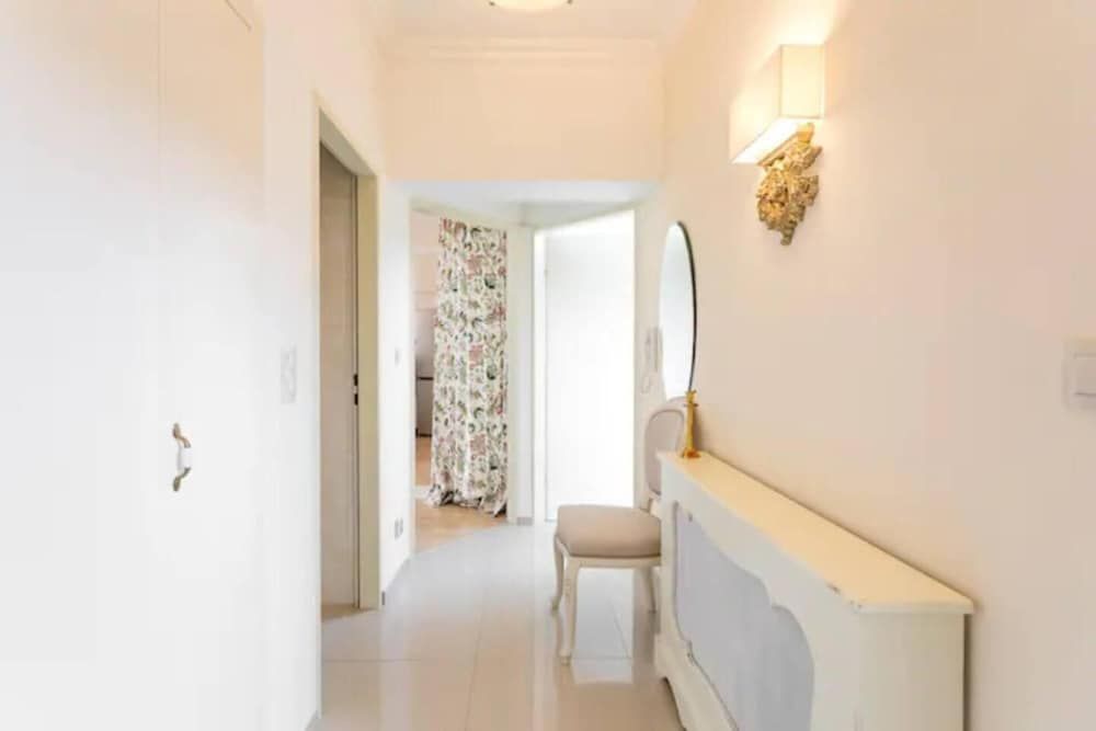 undefined Vienna Christmas Market Rooftop Dollhouse 4 Couple 3